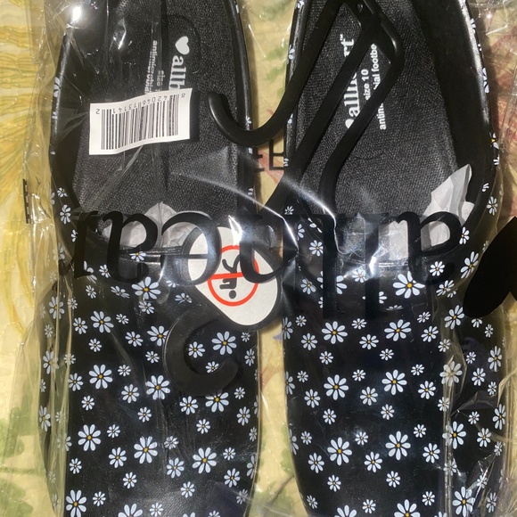 Allheart daisies Shoes - Allheart New unisex scrub clogs slip resistant, antimicrobial footbed